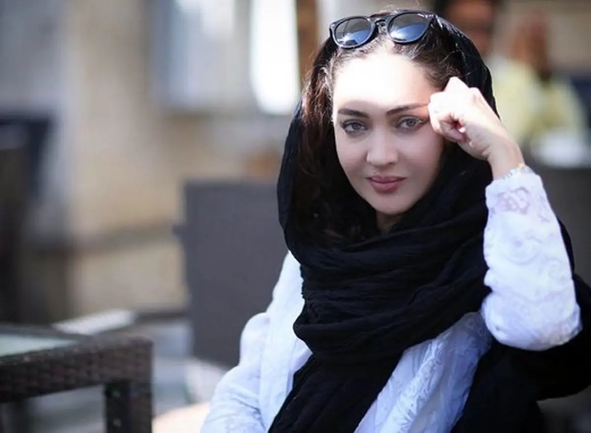 نیکی کریمی و هادی حجازی فر در کنار دریا/عکس