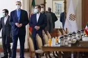 یقه دیپلماتِ دیپلمات ایرانی