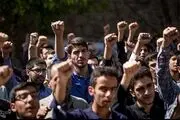 تجمع دانشجویان مقابل دفتر رئیس دانشگاه تهران+تصاویر