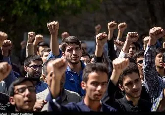 تجمع دانشجویان مقابل دفتر رئیس دانشگاه تهران+تصاویر