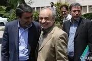 منتقدان را به تمرین استقلال دعوت می کنم