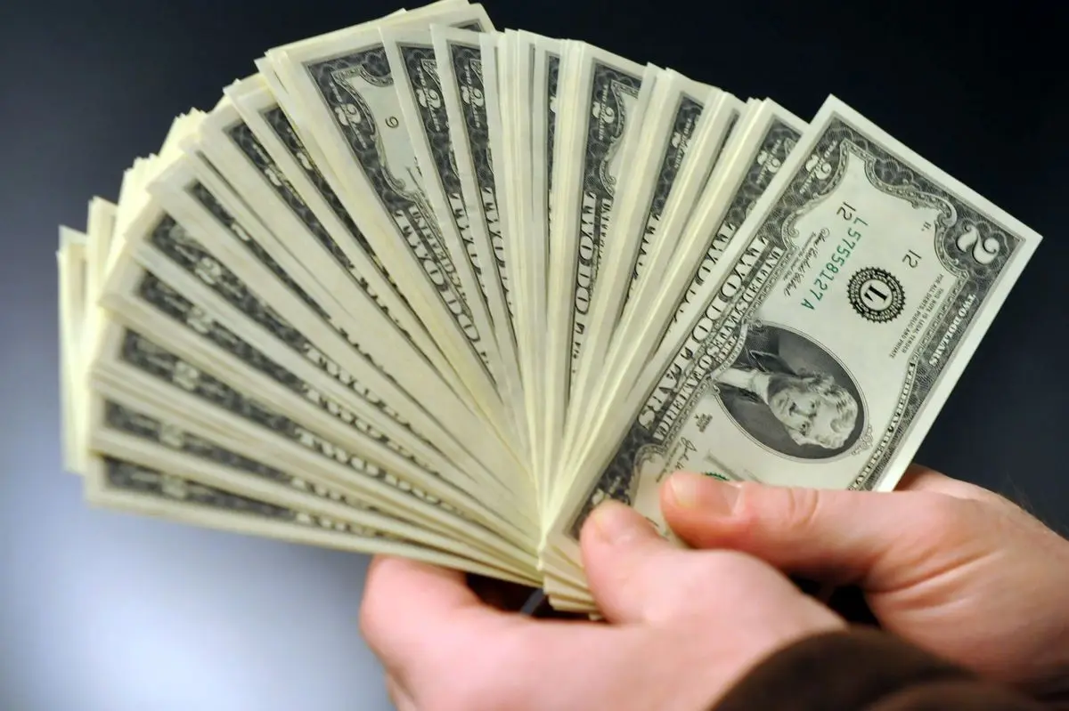  ثبات دلار و کاهش قیمت یورو