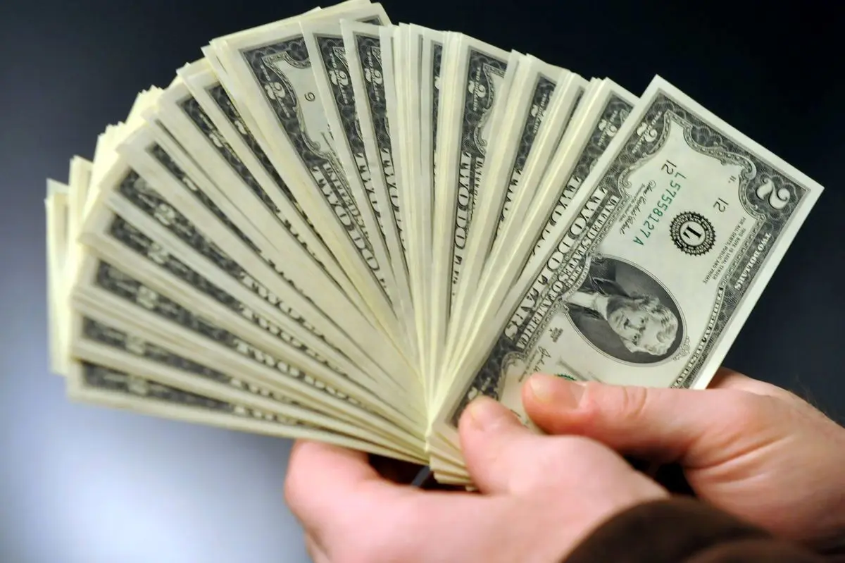 ثبات دلار و کاهش قیمت یورو