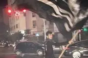 پخش هدایای عاشورایی در شب اول محرم/ گزارش تصویری