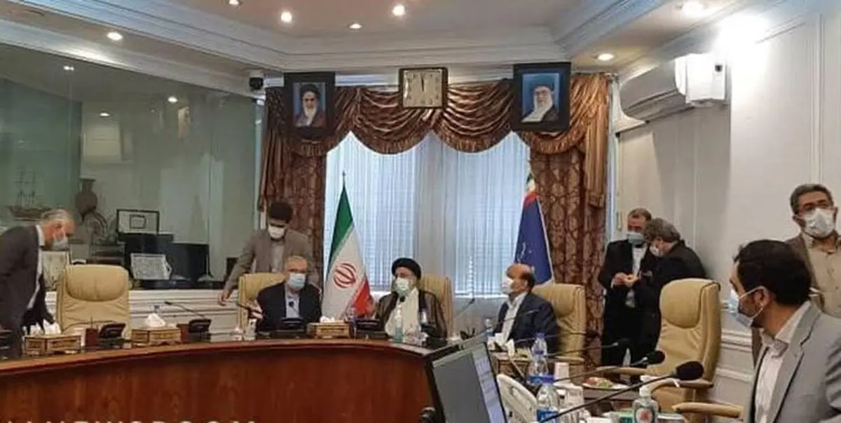 حضور سرزده رئیسی در وزارت نفت برای پیگیری وضعیت سوخت‌‌رسانی به مردم
