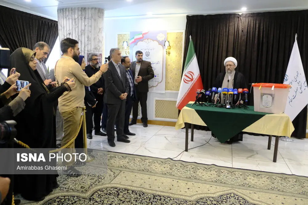 حضور شخصیت های سیاسی در مرحله دوم رای گیری چهاردهمین دوره انتخابات ریاست جمهوری/گزارش تصویری