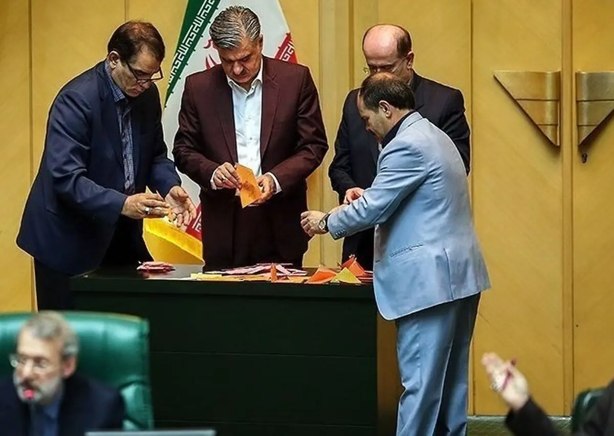 حاشیه انتخابات هیئت‎رئیسه/ کش‌مکش ۳ نماینده بر سر یک برگه