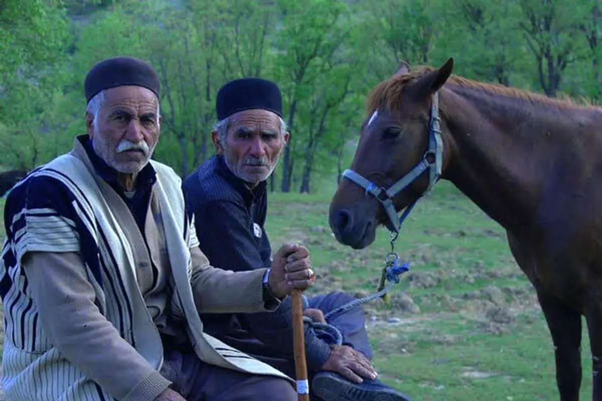 اینجا «کرونا» را دروغ رسانهها میدانند!