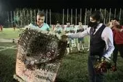 هدیه ویژه پرسپولیسی‌ها به فردوسی‌پور+ عکس