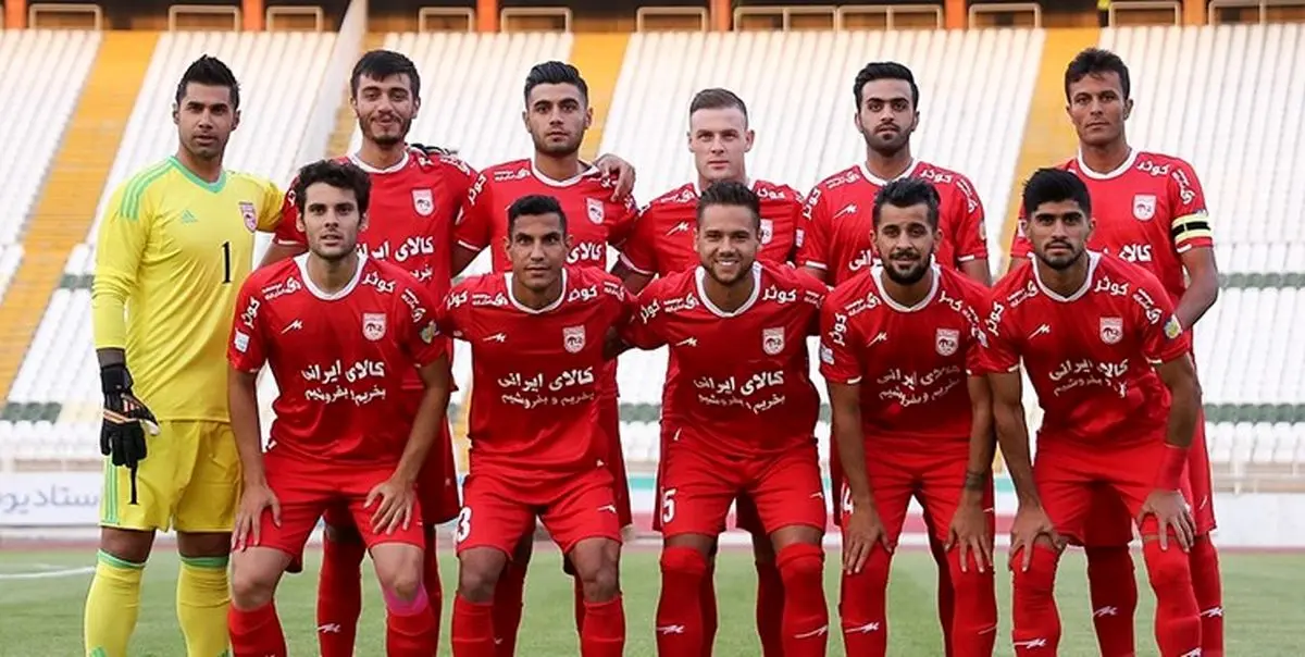 جزئیات جذاب از پنجره زمستانی تراکتور
