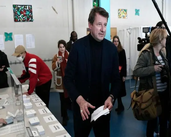 چهره‌های سیاسی در پای صندوق‌های رای ریاست جمهوری فرانسه/گزارش تصویری