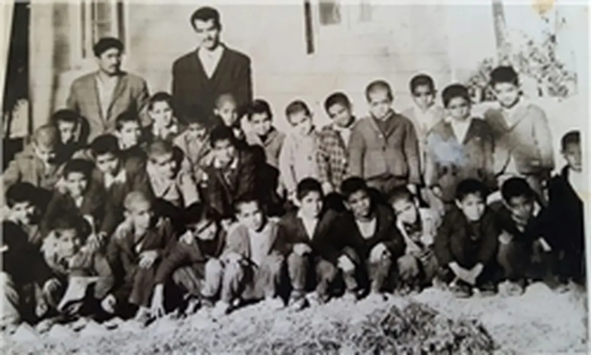 دیدار دانش‌آموزان یک‌ دبستان بعد از ۵۵ سال+تصاویر