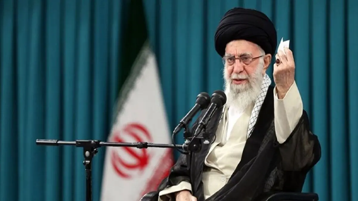 رهبر انقلاب : زینب کبری (س)ثابت کرد،یک زن چگونه در قله می‌ایستد
