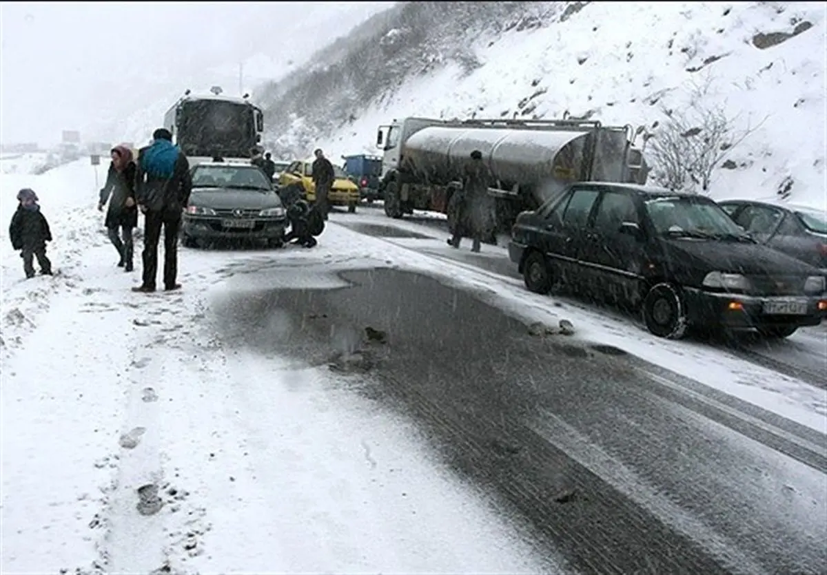 نجات 11 مصدوم از داخل خودرو طی 24 ساعت گذشته