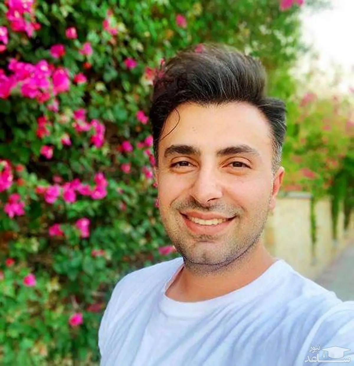 دلربایی علیرضا تلیسچی با لبخند جذاب و تیپ رسمی+ عکس