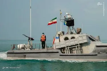 رژه شناورهای نیروی دریایی سپاه در خلیج فارس