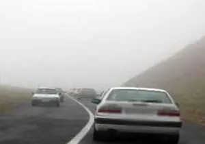 بارش باران و مه گرفتگی در جاده‌های کشور 