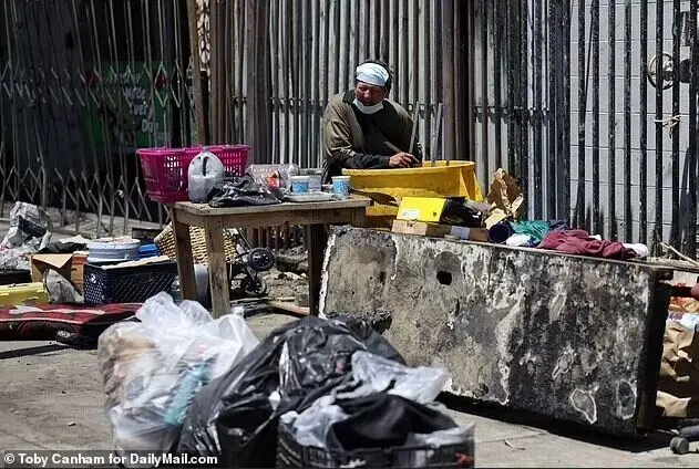 جولان معتادان و بی‌خانمان‌ها در «شهر فرشتگان»/گزارش تصویری