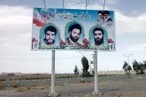 تابلوهای تصاویر شهدا در ورودی شهرهای اردستان و زواره تعویض می‌شود