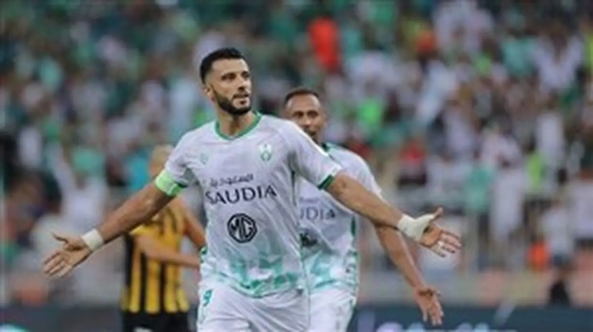 ستاره الاهلی در مقابل استقلال/ عمر السوما به بازی با آبی پوشان رسید