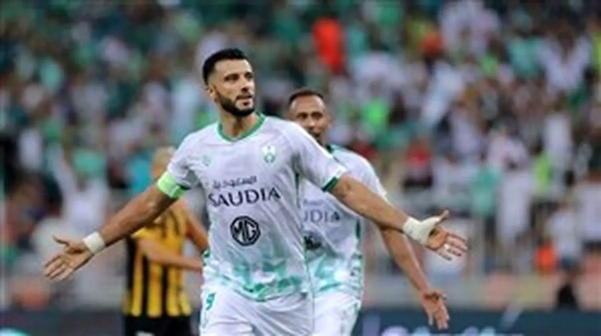 ستاره الاهلی در مقابل استقلال/ عمر السوما به بازی با آبی پوشان رسید
