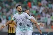 ستاره الاهلی در مقابل استقلال/ عمر السوما به بازی با آبی پوشان رسید