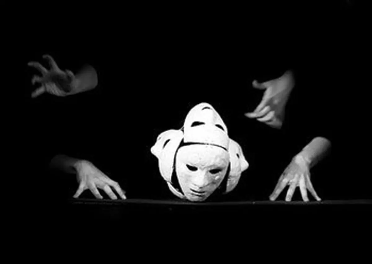 اجرای تئاتر «ساختن از هیچ» در خارک