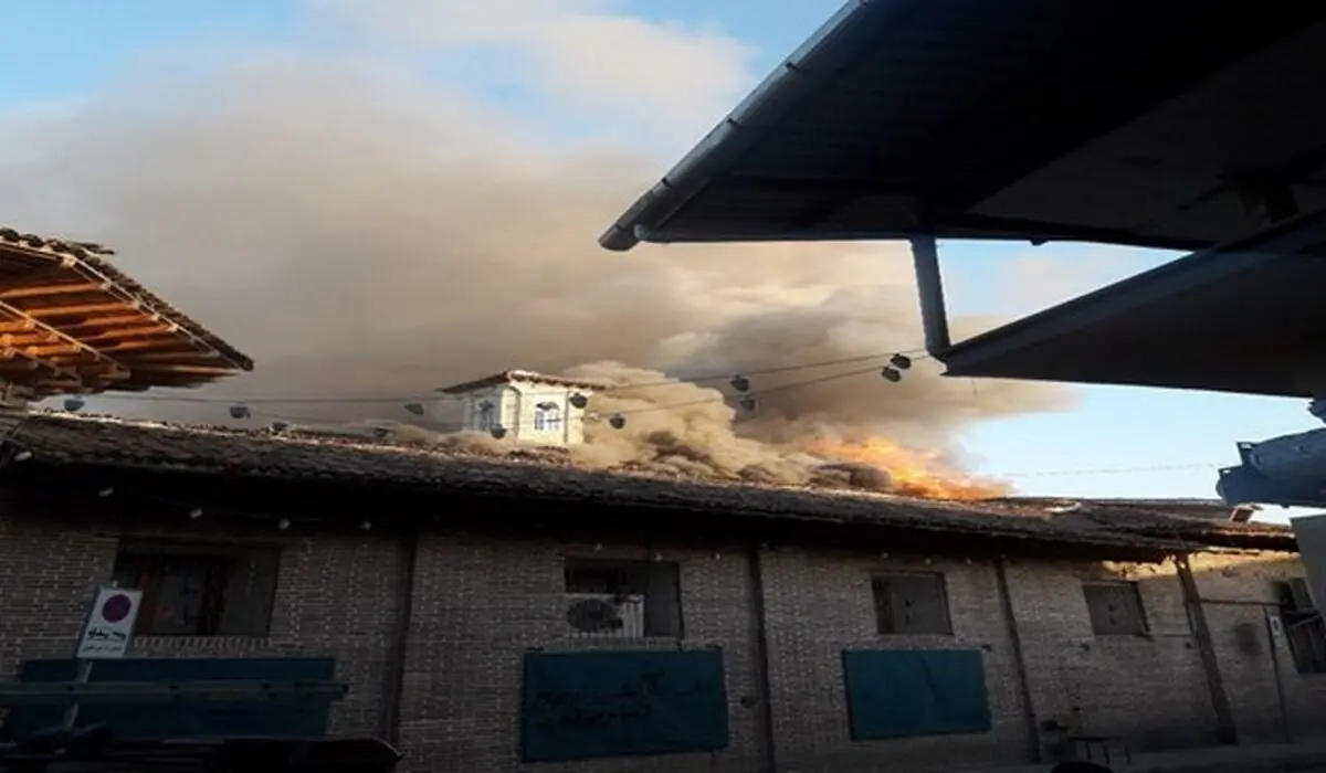 آتش‌سوزی شدید در مسجد جامع ساری +تصاویر