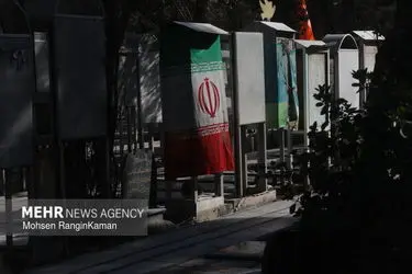 لحظات تحویل سال در گلزار شهدای تهران