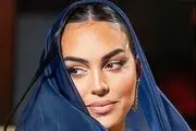 خودنمایی جورجینا با کیفی از پوست تمساح سفید کمیاب!