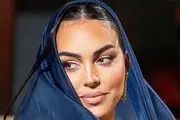 خودنمایی جورجینا با کیفی از پوست تمساح سفید کمیاب!