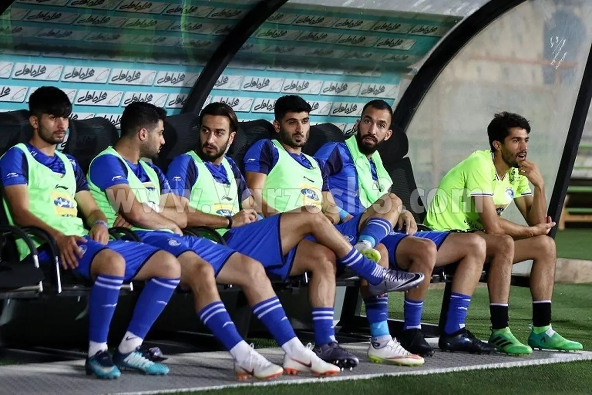 نیمکت پرستاره استقلال یا یک پدیده جوان+ عکس