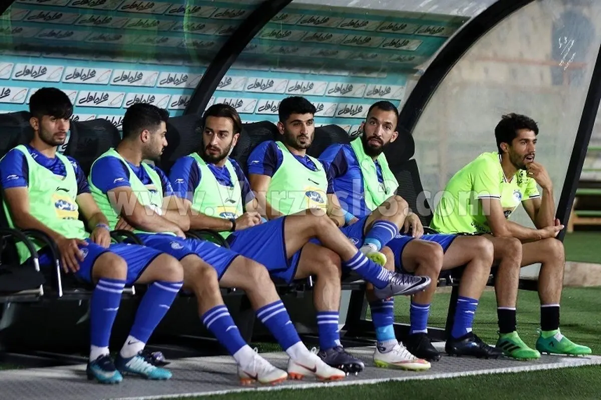 نیمکت پرستاره استقلال یا یک پدیده جوان+ عکس