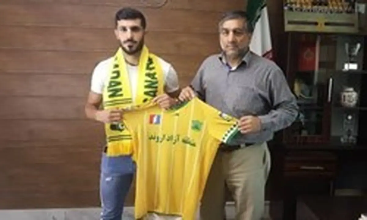 بازیکن استقلال در راه صنعت نفت آبادان