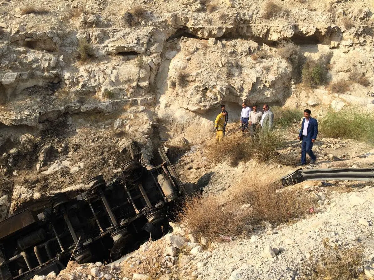 خواب آلودگی راننده تانکر حادثه آفرید