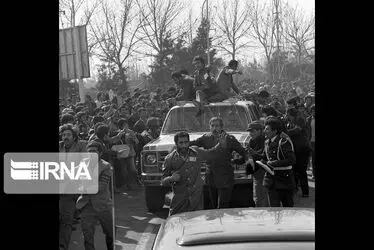 بازگشت امام خمینی به ایران