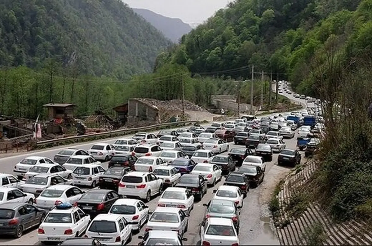 ترافیک سنگین در محور چالوس و هراز/ بارش باران در برخی محورها
