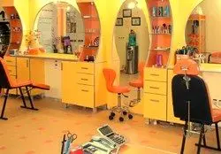 دستگیری عامل هتک حیثیت مشتریان آرایشگاه زنانه در مازندران