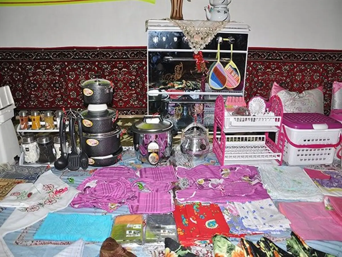 ۱۲ سری جهیزیه به نوعروسان نیازمند شهرستان بستان آباد اهدا شد