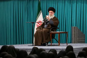 دیدار جمعی از رأی اولی‌ها و خانواده‌های شهدا با رهبر انقلاب