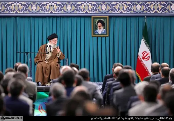 دیدار جمعی از تولیدکنندگان و فعالان اقتصادی با رهبر انقلاب/گزارش تصویری