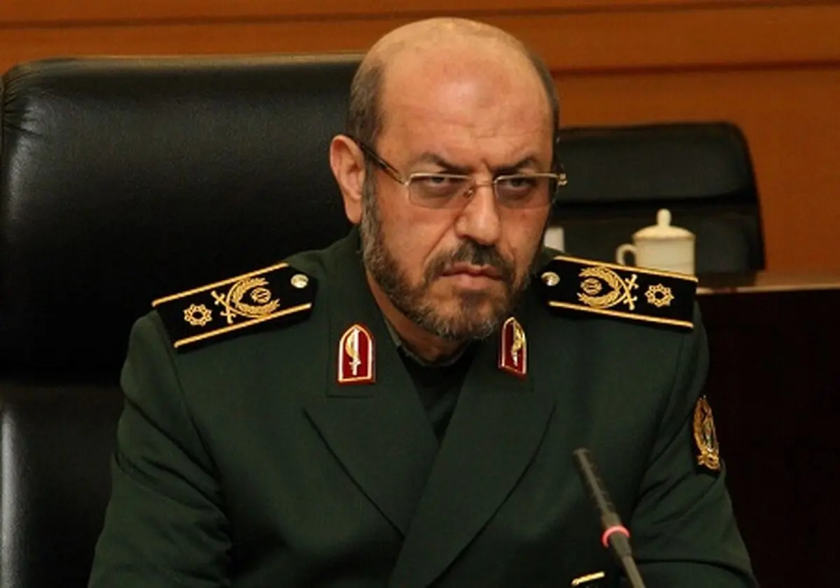 بازدید وزیر دفاع از پهپاد رزمی «ناصح» 