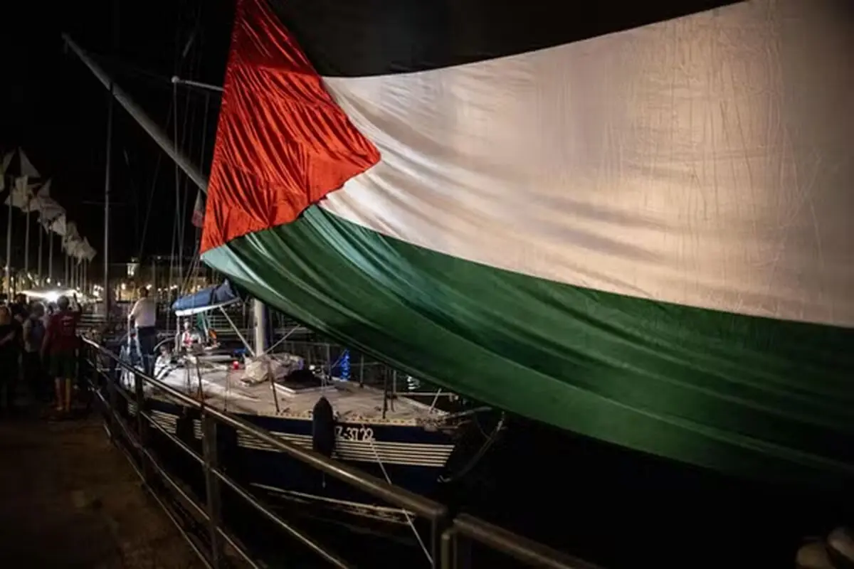 حمله هوایی اسرائیل به کشتی کمک برای غزه