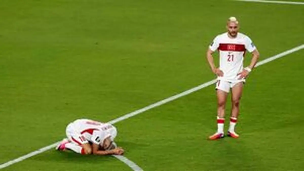 سرقت عجیب ساعت داور توسط زننده گل بازی +عکس
