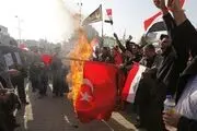پایین کشیدن پرچم ترکیه از سفارت این کشور در بغداد+ فیلم
