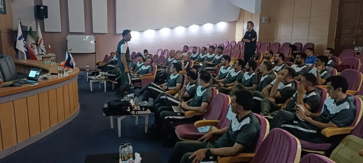 کلاس توجیهی داوران لیگ برتر فوتبال ساحلی برگزار شد