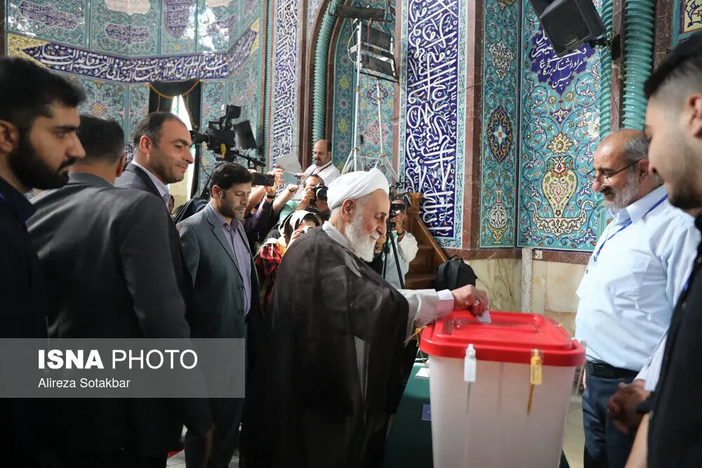 حضور شخصیت های سیاسی در مرحله دوم رای گیری چهاردهمین دوره انتخابات ریاست جمهوری/گزارش تصویری