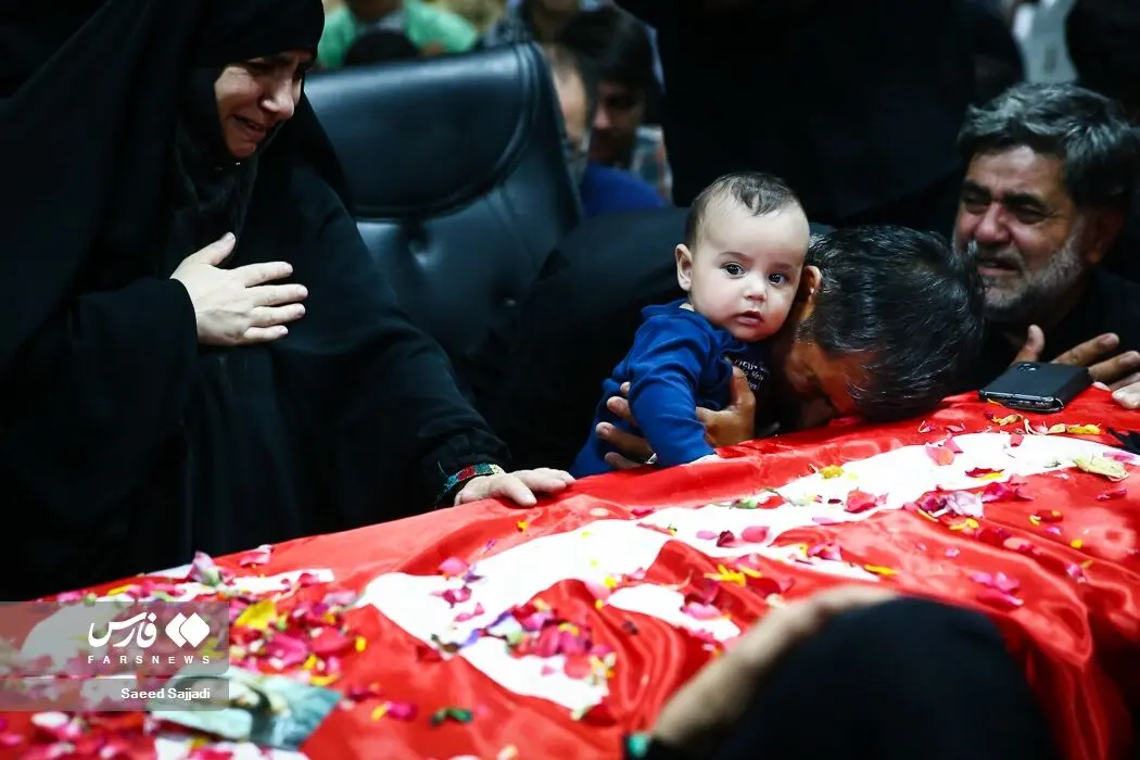 وداع با پیکر شهید مهدی اکبرپور روشن/گزارش تصویی