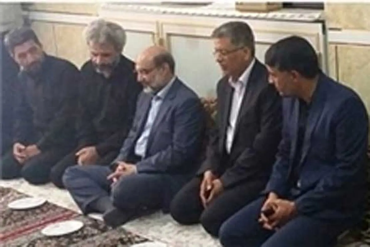 دیدار رئیس سازمان صداوسیما با خانواده شهیدحججی/عکس 