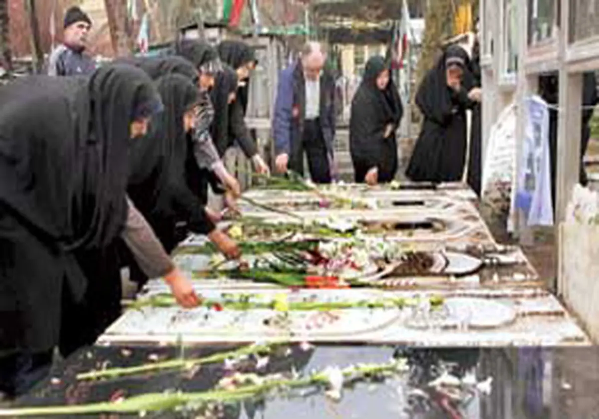 قاضی دستور بهسازی قبور شهدا را صادر کرد